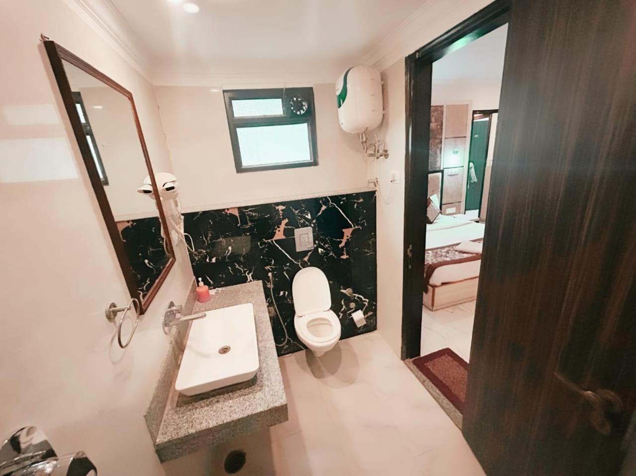 Hotel Almora Inn - Near By Delhi International Airport - With Free Airport Pickup And Drop New Delhi Eksteriør billede