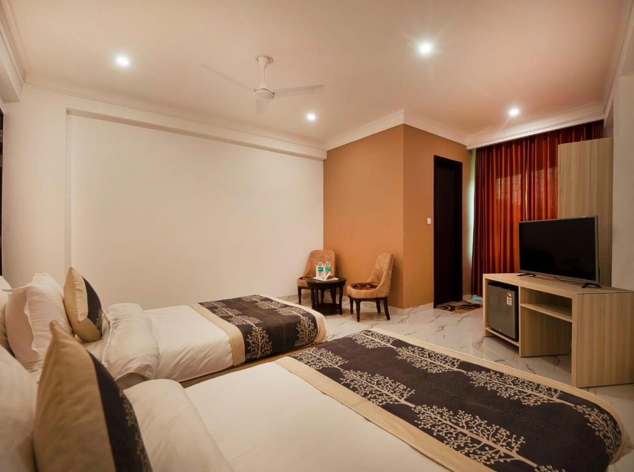 Hotel Almora Inn - Near By Delhi International Airport - With Free Airport Pickup And Drop New Delhi Eksteriør billede